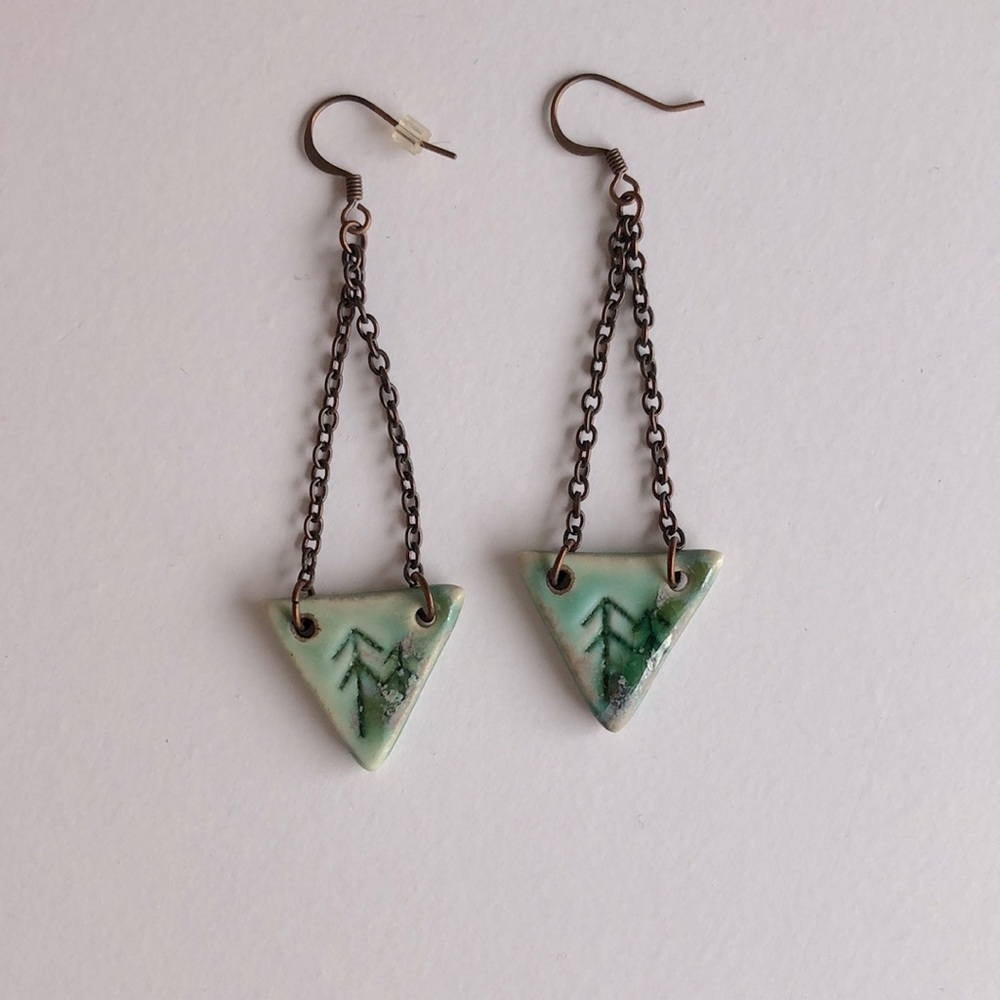 ❤️3/$29 ❇️Cute trees in ceramic - dangly earrings with forest print